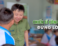 Chiến sĩ công an đứng lớp